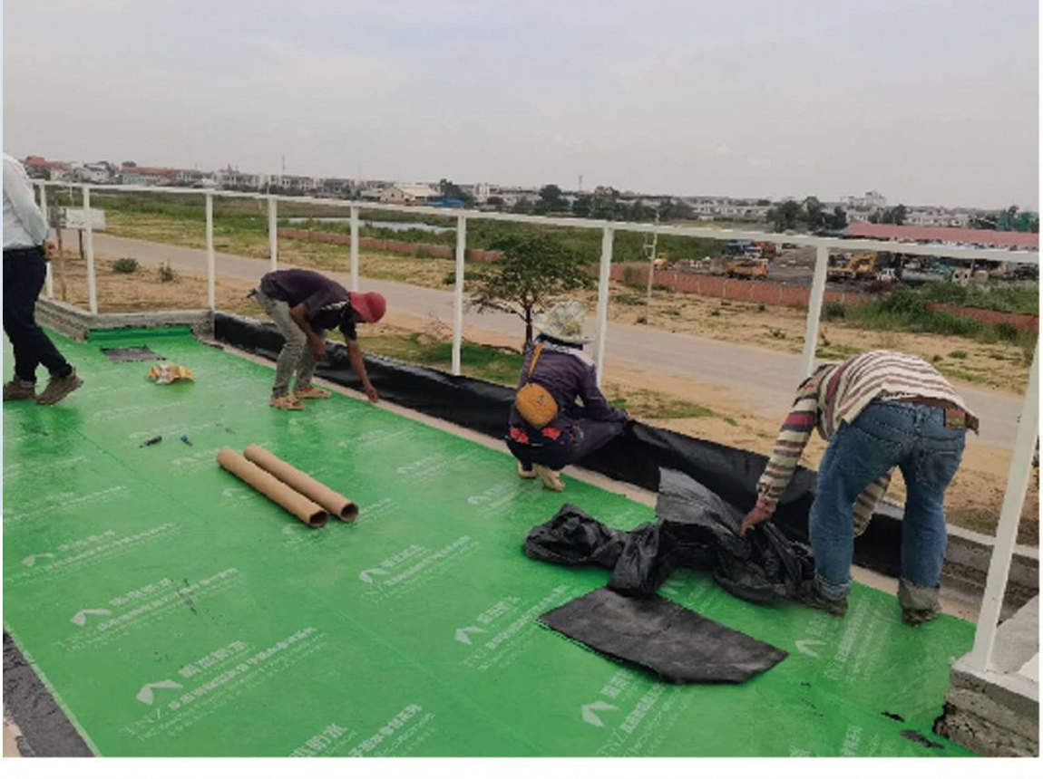 Thi công màng chống thấm mái xanh